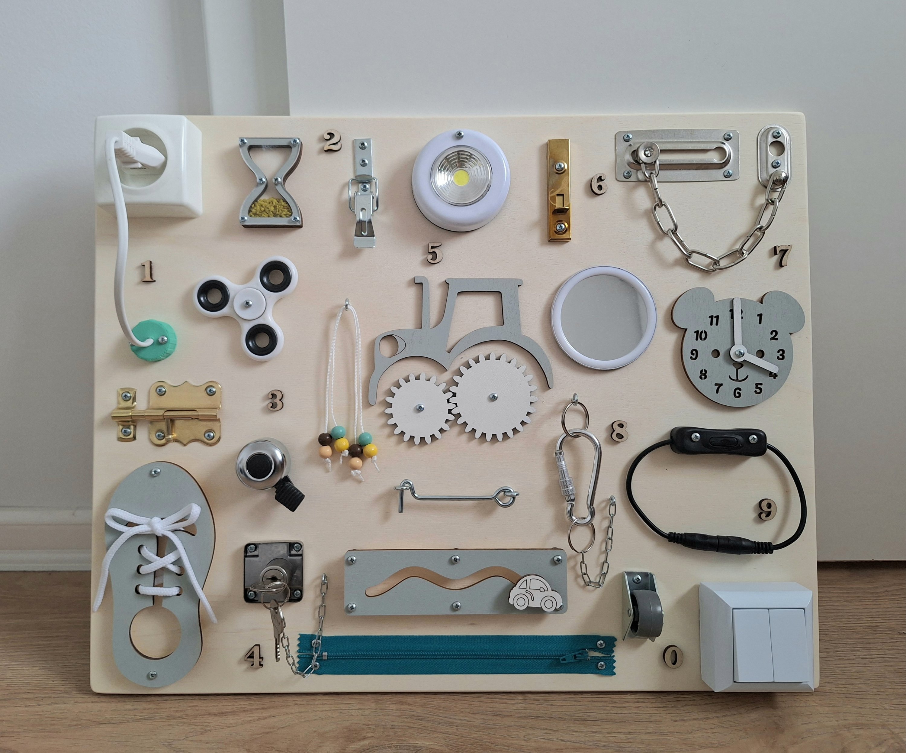 Activity board - Wood Traktor